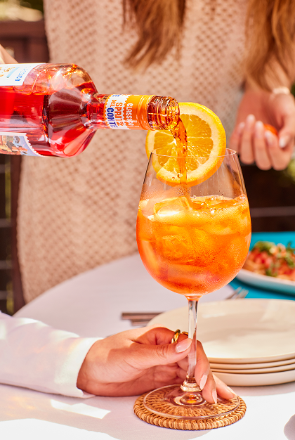 Someone pouring a glass of Spritz Del Conte Classico