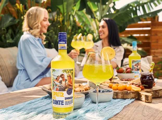 Two people enjoying Spritz Del Conte Lemoncello