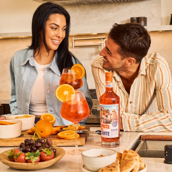 Two people enjyoing Spritz Classico